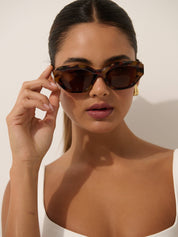 Lizzie Cat-Eye Sunglasses in Tort