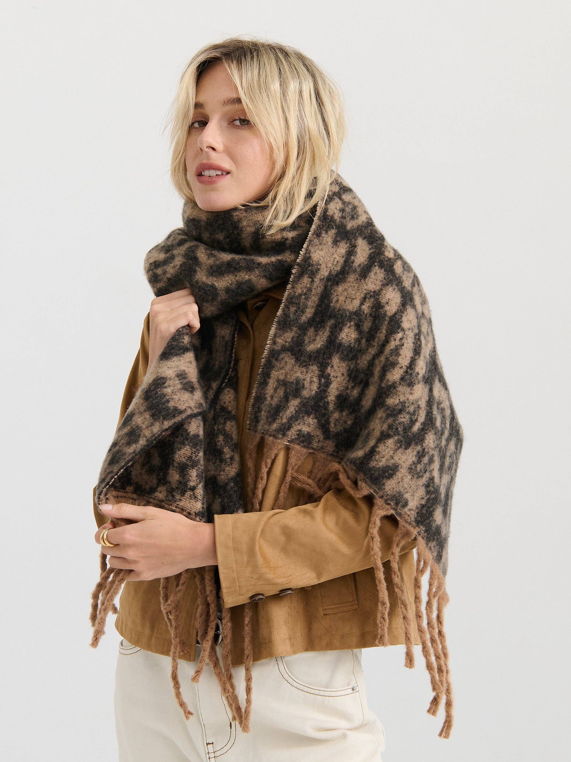 Leopard Patterned Fluffy Scarf