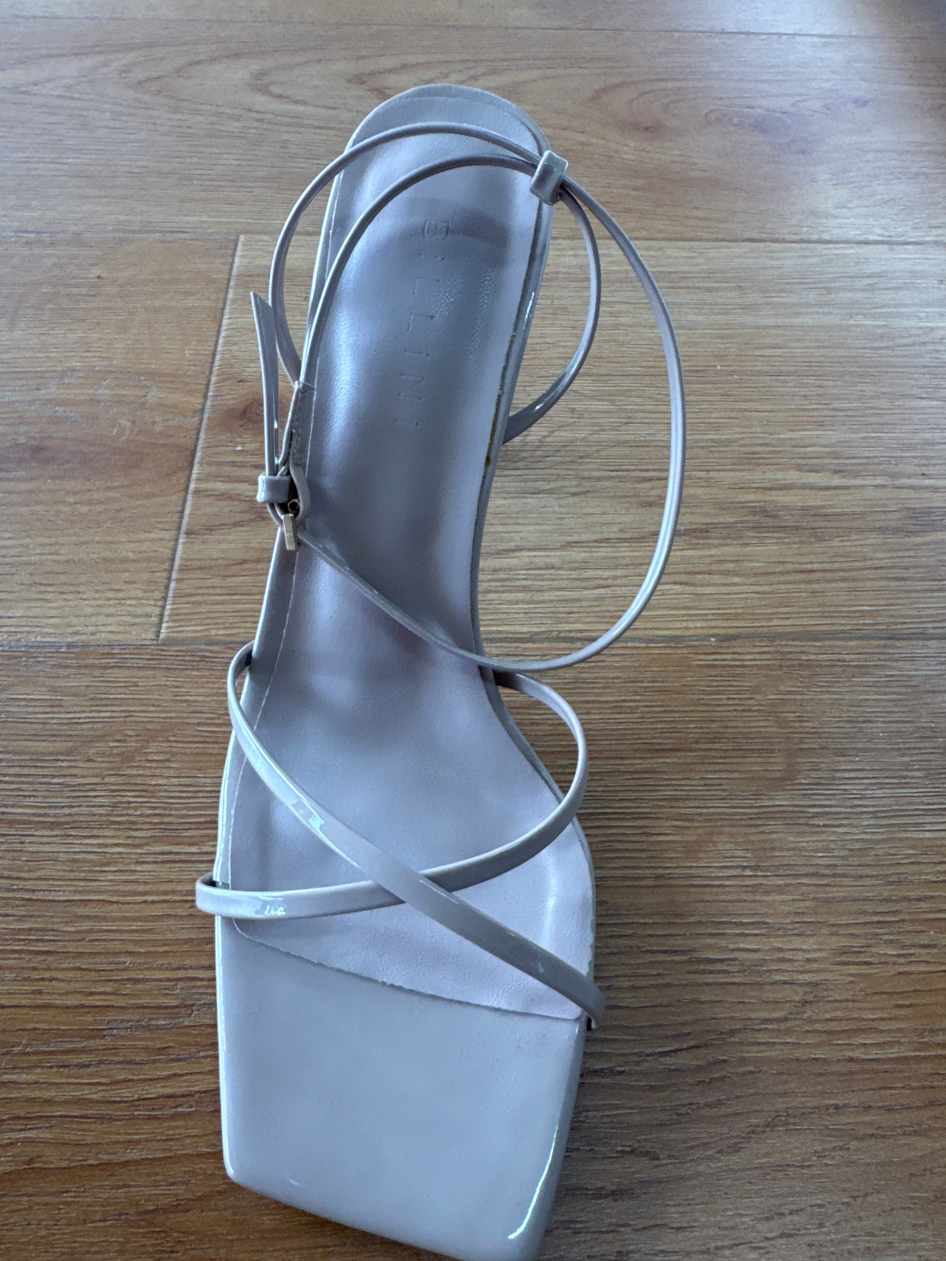 Esra Heel | Latte Patent