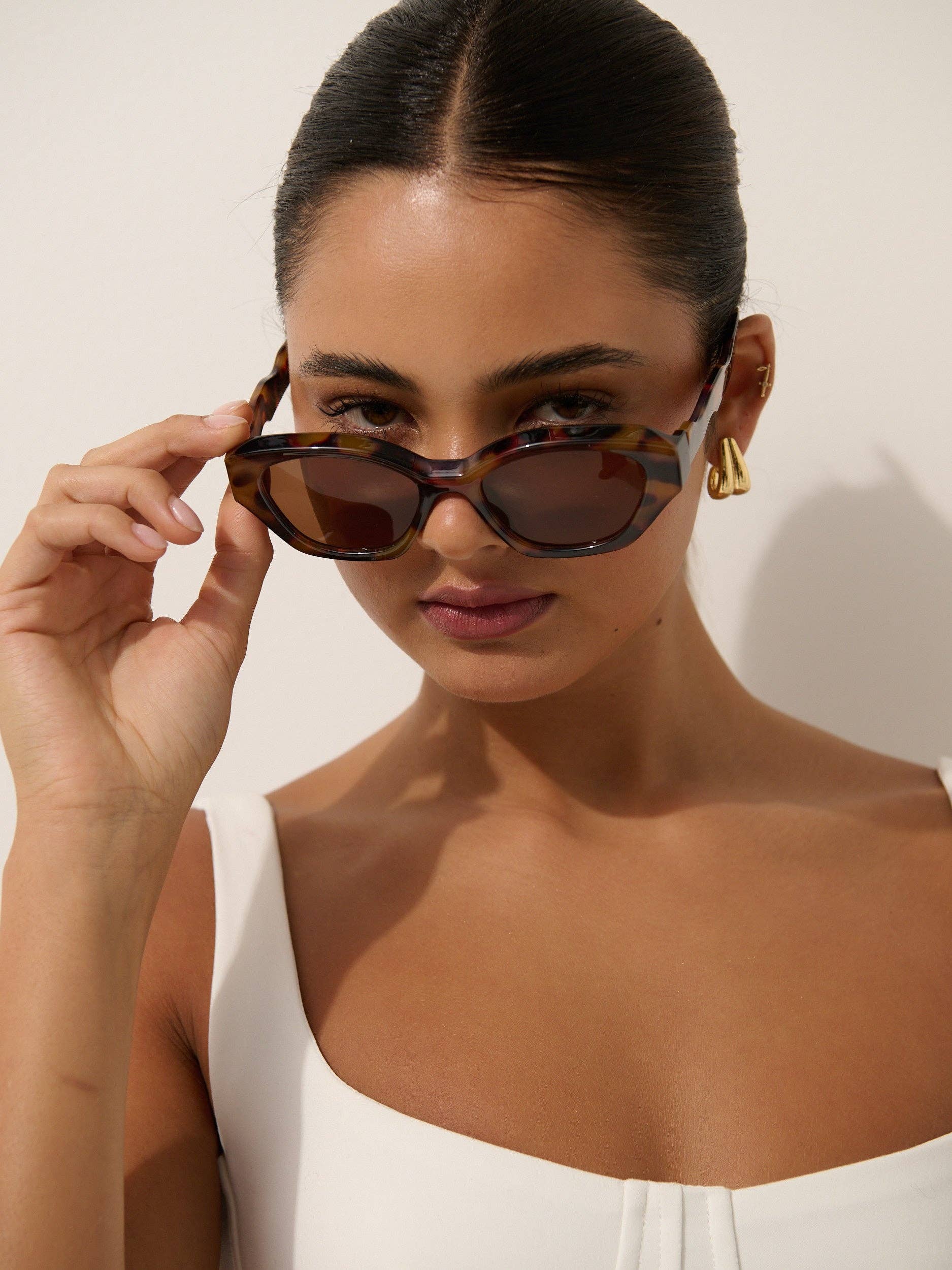 Lizzie Cat-Eye Sunglasses in Tort