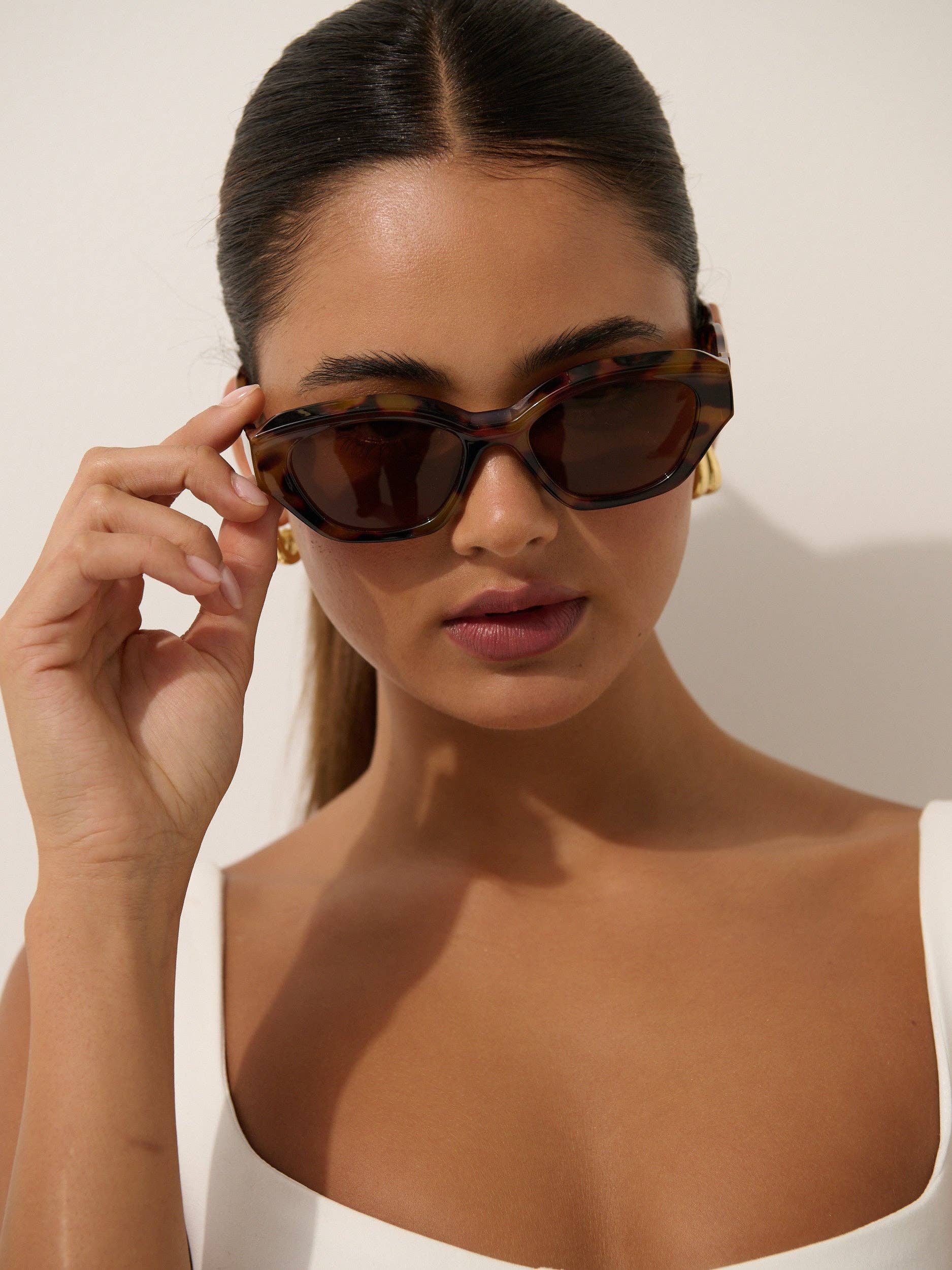 Lizzie Cat-Eye Sunglasses in Tort