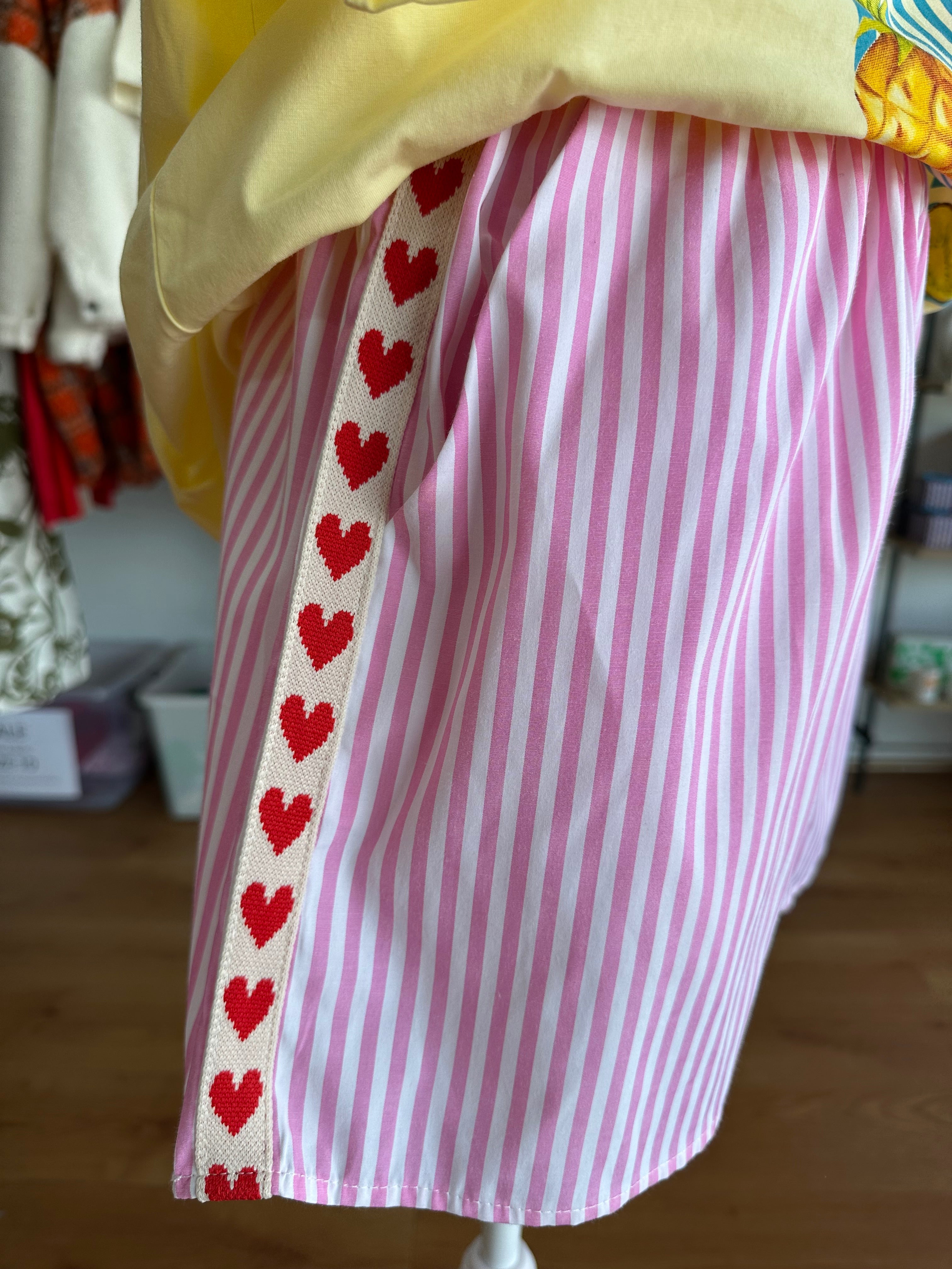 By Frankie Stripe w Heart Short