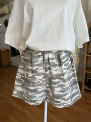 Light Cameo Heart Shorts