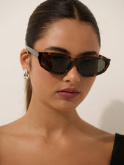 Bailey Angular Sunglasses in Tort