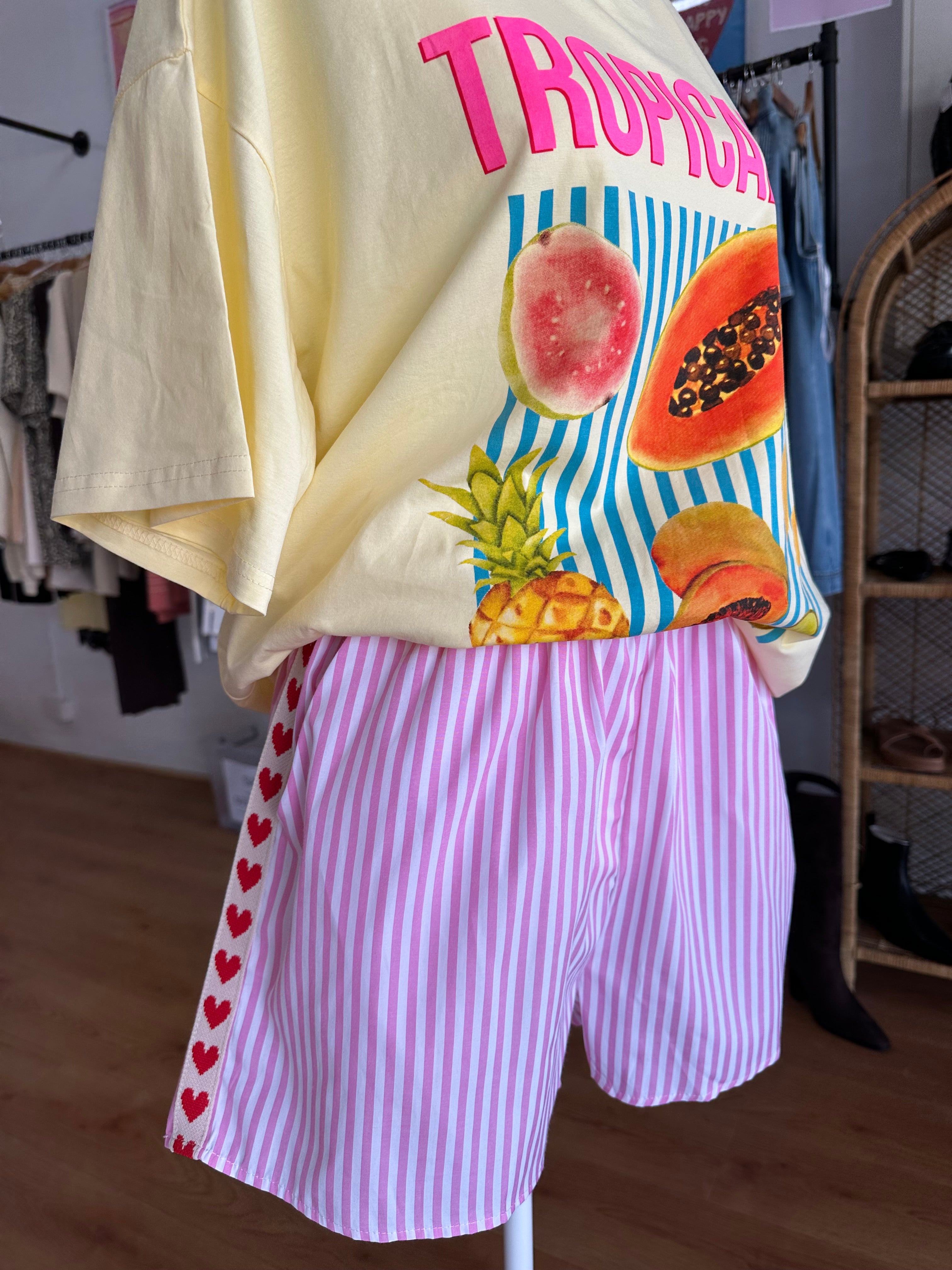 By Frankie Stripe w Heart Short