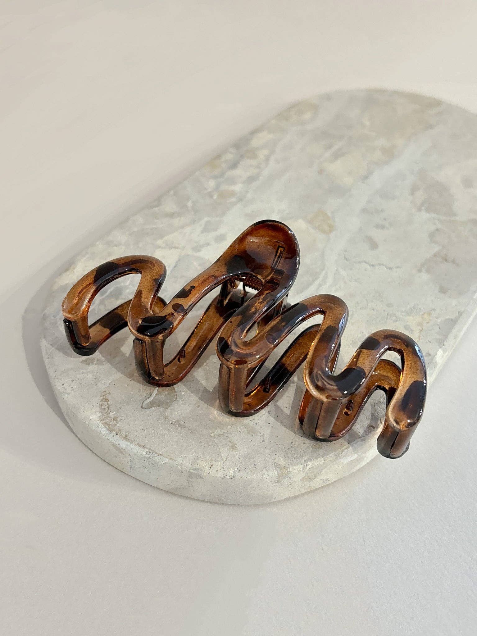 Cappuccino Wavy Hair Claw Clip