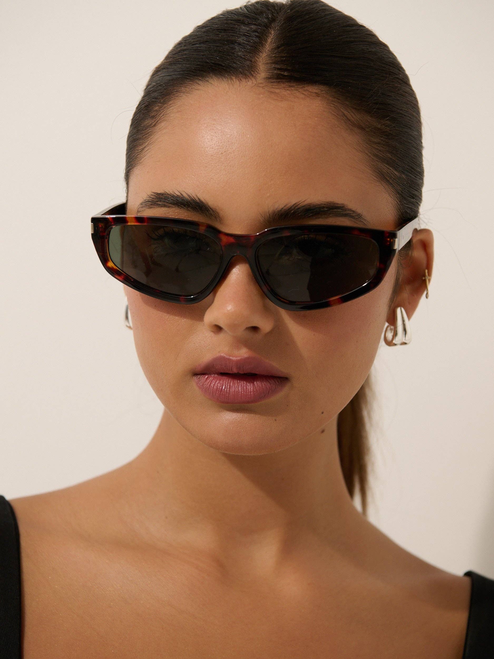 Bailey Angular Sunglasses in Tort