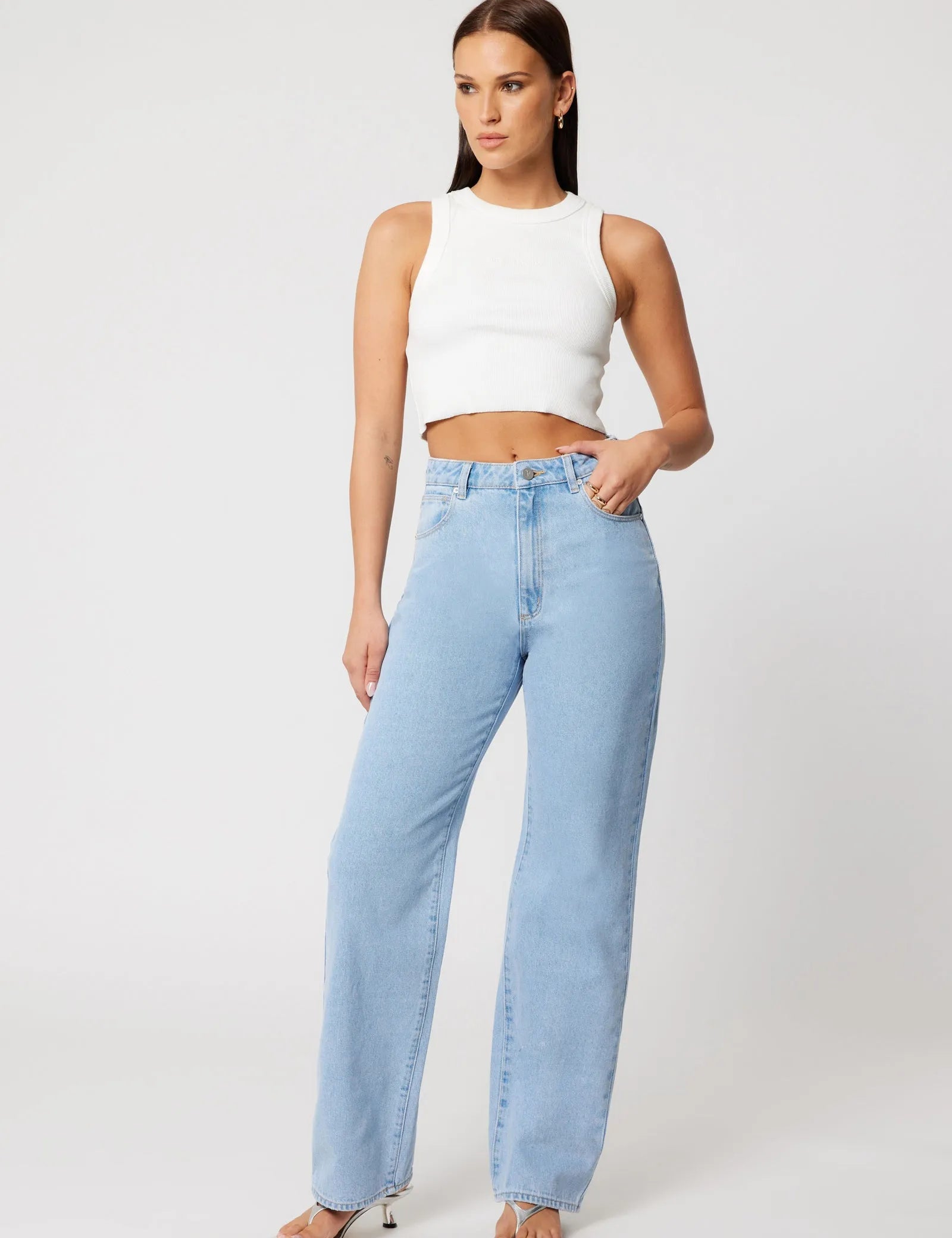 A43J72_6939_CARRIE_JEAN_KENDALL_LIGHT_VINTAGE_BLUE_002_793.webp