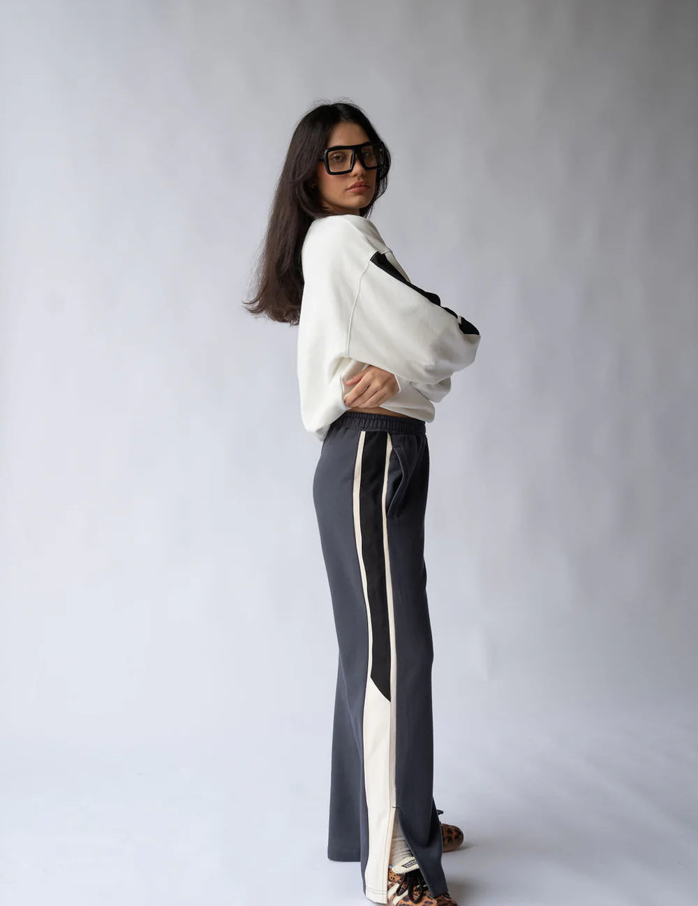 AJ_JFM_Studio_Sencillo-82_1000x_fcc2f937-cd30-418a-a108-d2a717c0a952.webp