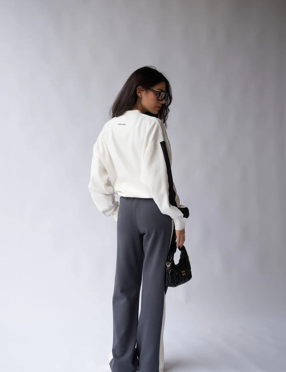 AJ_JFM_Studio_Sencillo-84_1000x_c42eae49-4627-4985-bee1-180a5c19a86f.webp