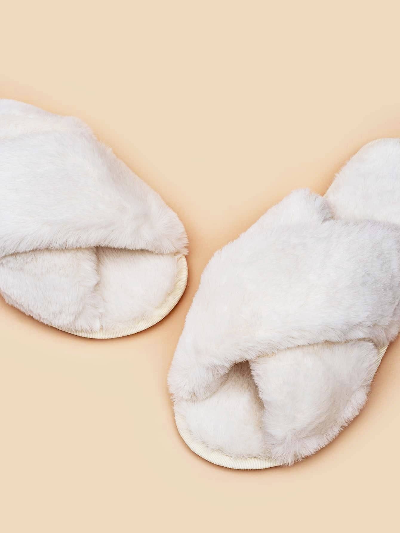 Skylar Fluffy Slippers in White