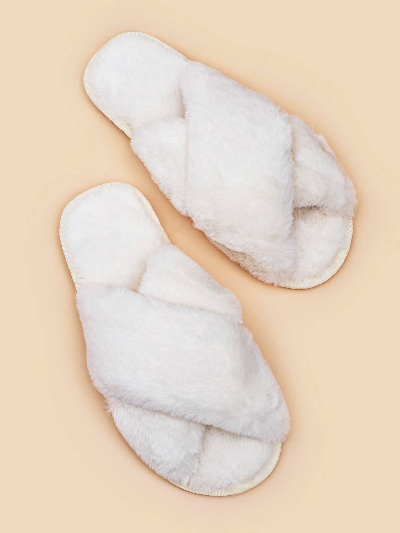 Skylar Fluffy Slippers in White
